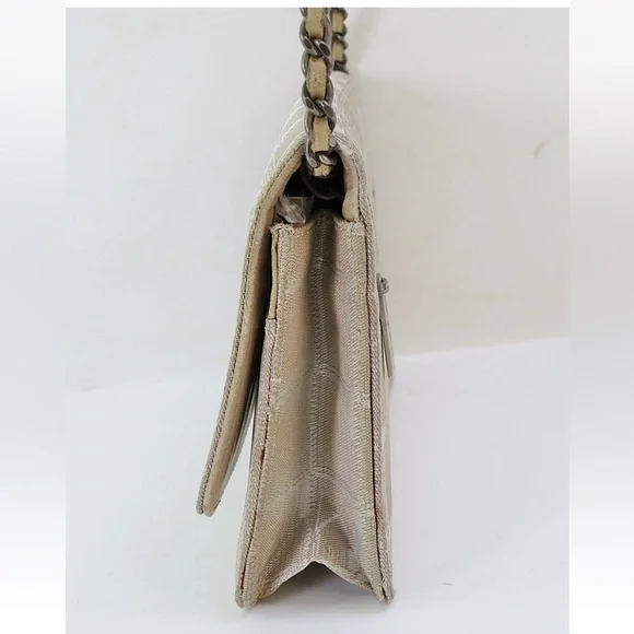 CHANEL Beige Crossbody Bag with Chain Strap - Picture 4 of 16